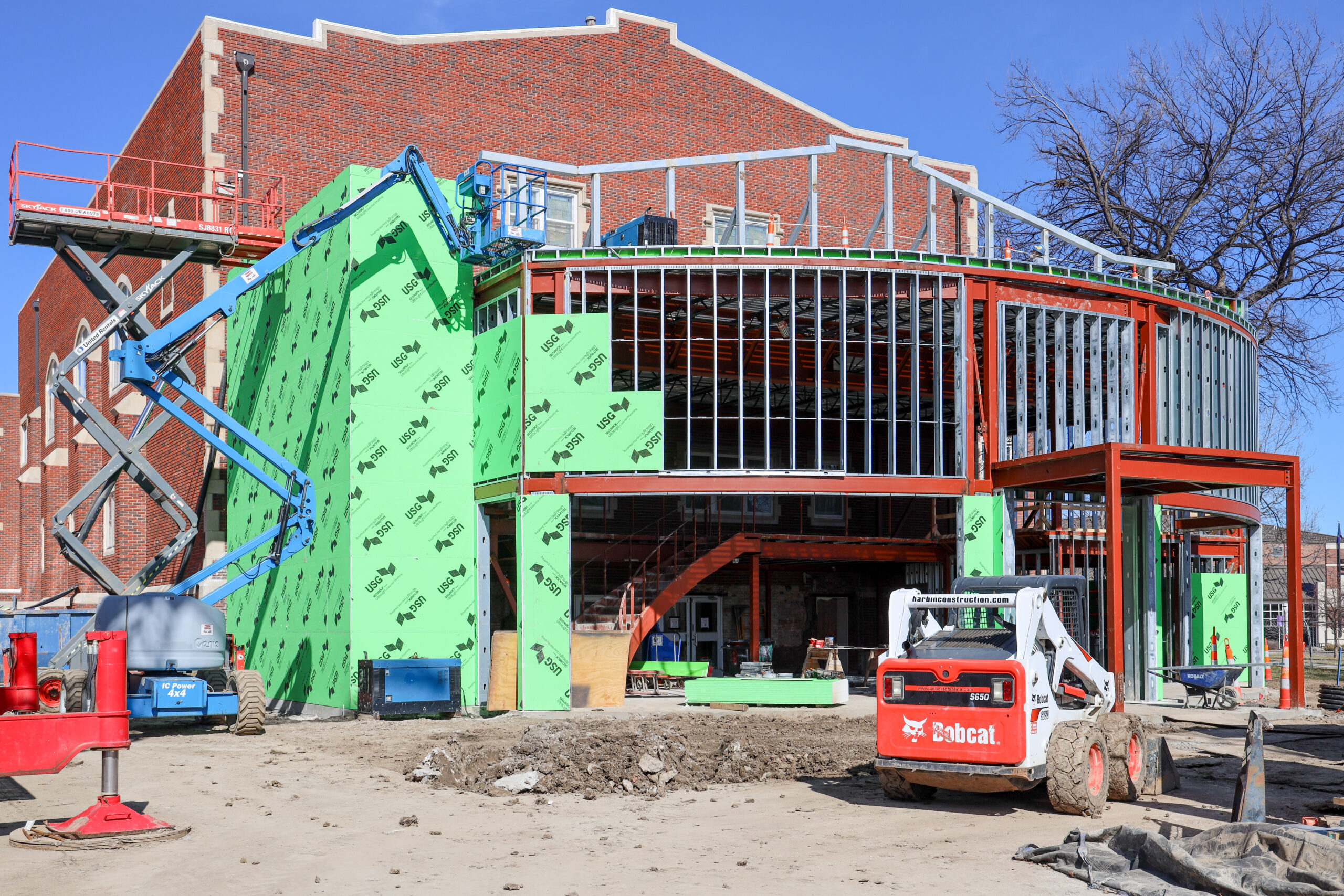 Construction on front of Pioneer Hall