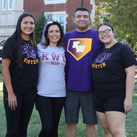Student with family at move-in