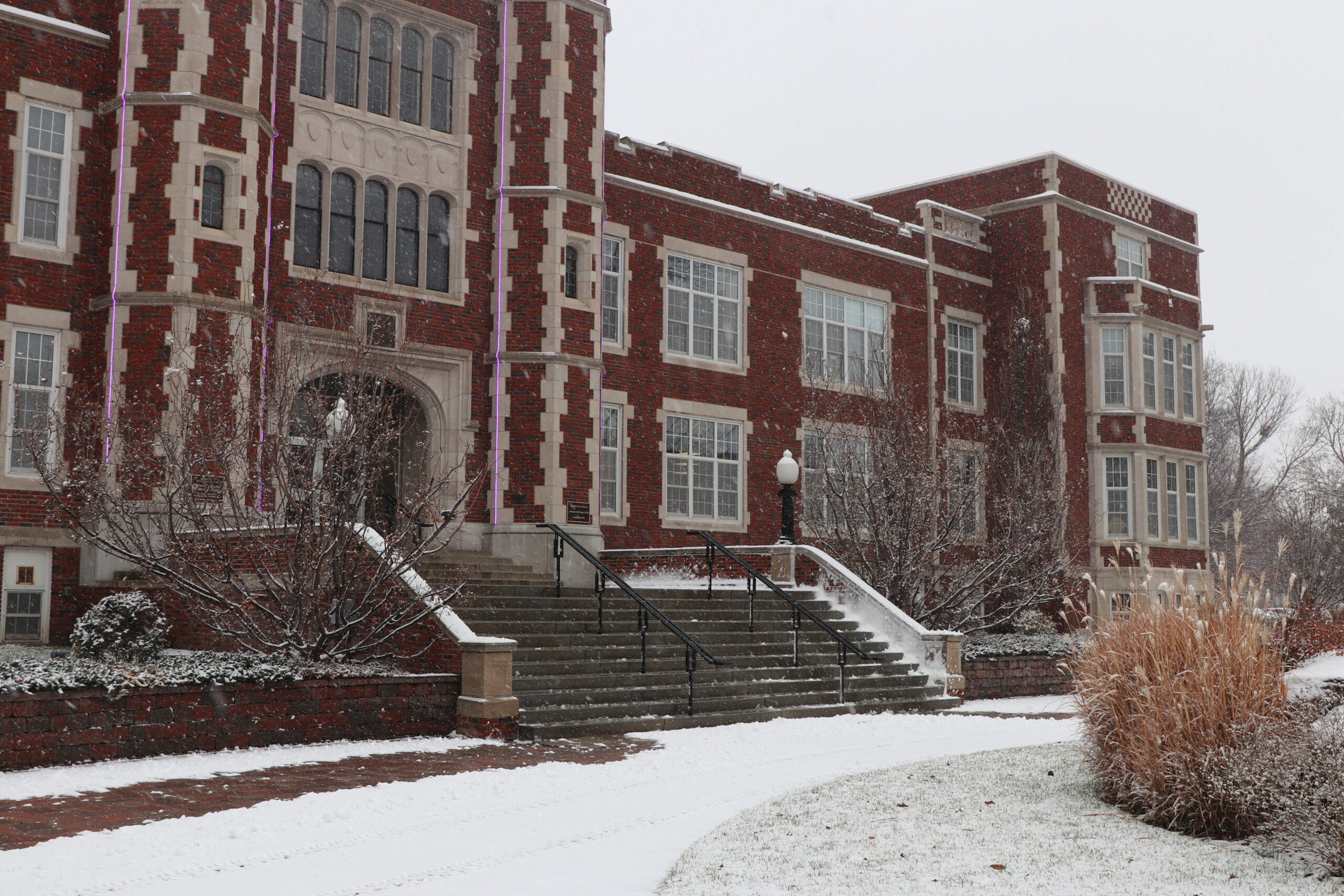 Pioneer Hall - Light Snow - January 5, 2024