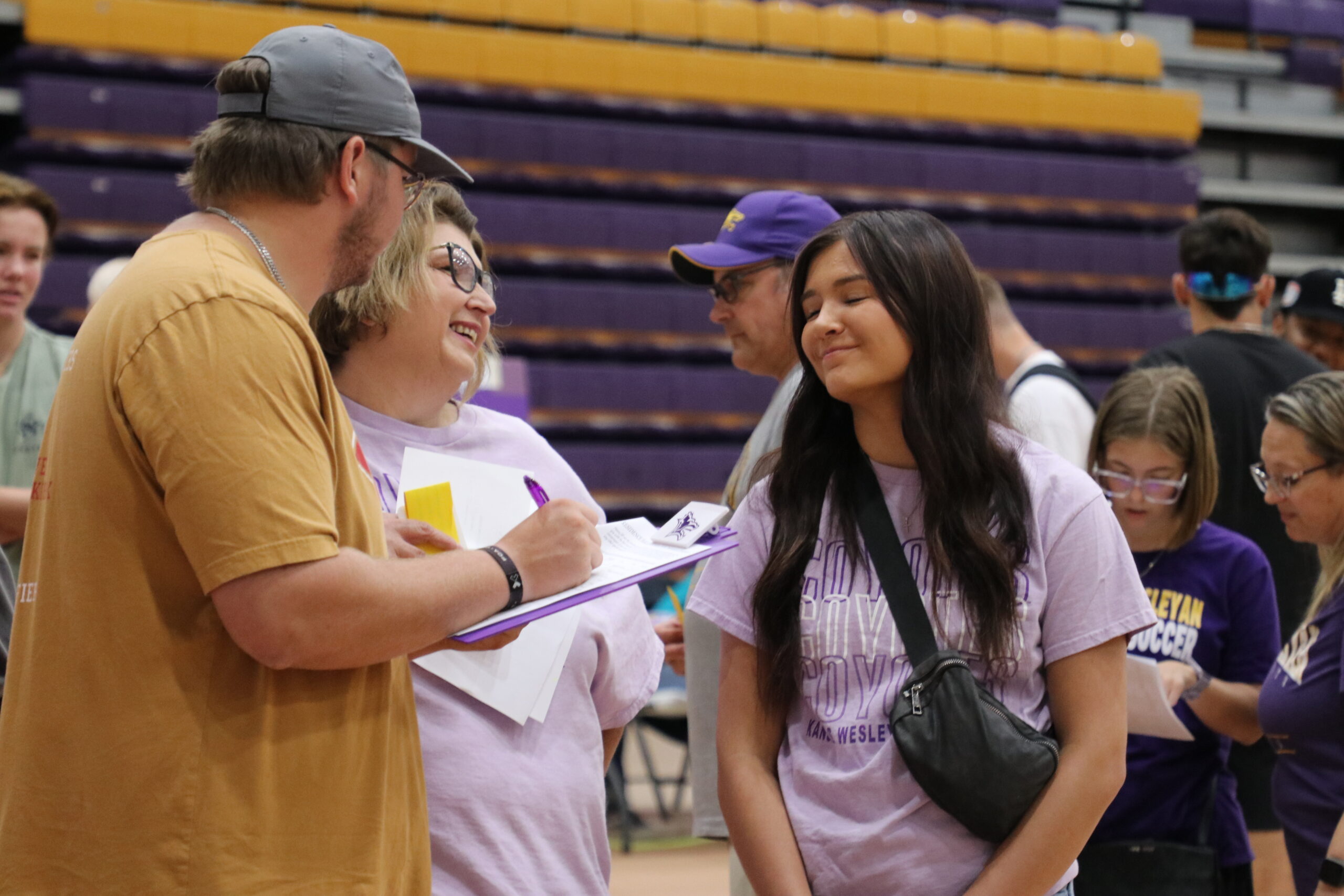 Student with family at move-in