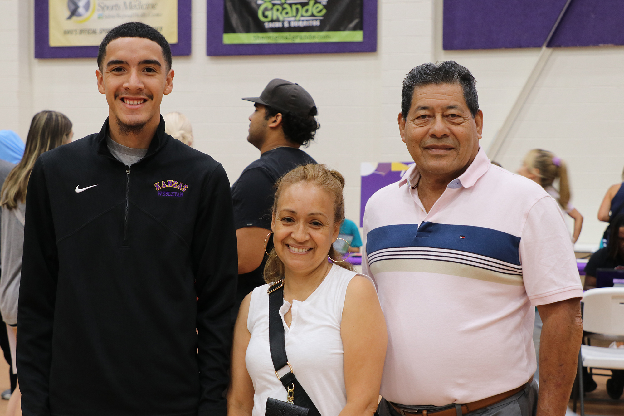 Student with family at move-in